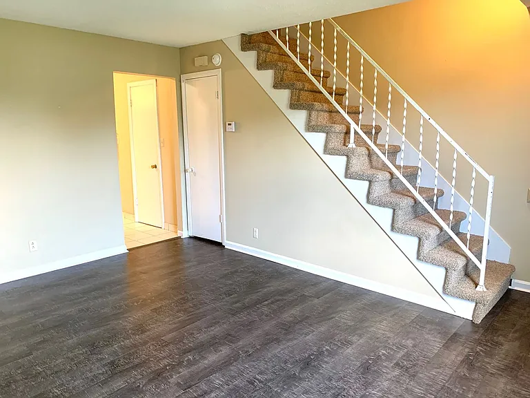 1209 Stateline Rd — Photo 3