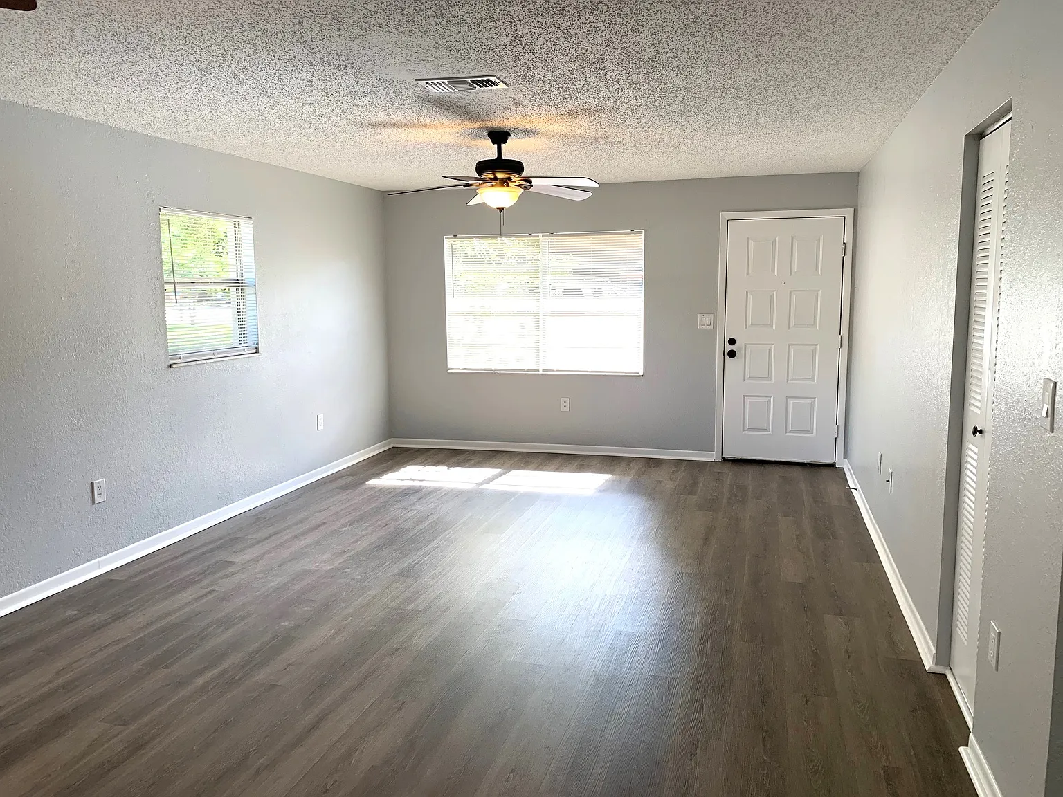 2 bed, 1000 sqft, $2,025 — Photo 4