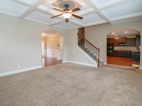 4th image of 3338 N Henderson Way