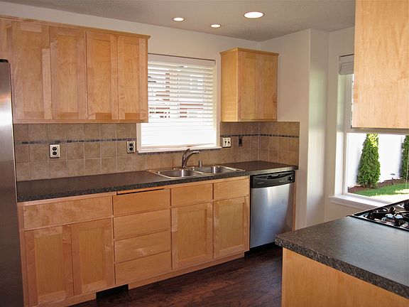 4th image of 612 SE 15th Ave