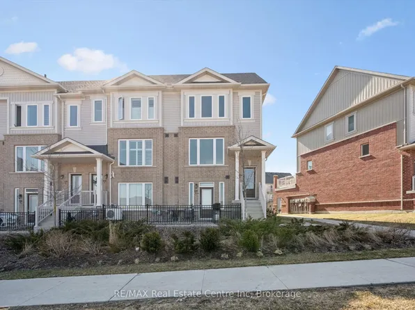 126 Watson Pkwy N #9, Guelph, ON N1E 0P6