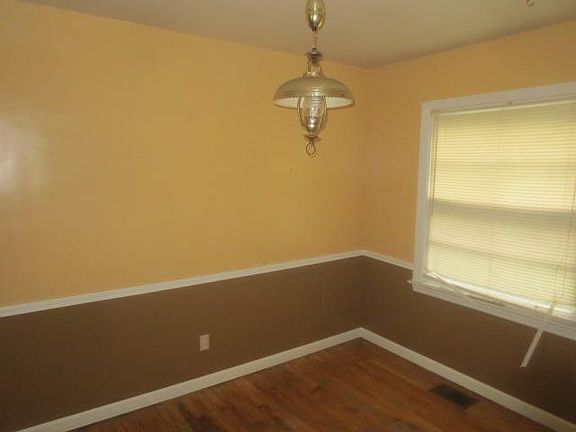 5th image of 439 Carlisle Ave