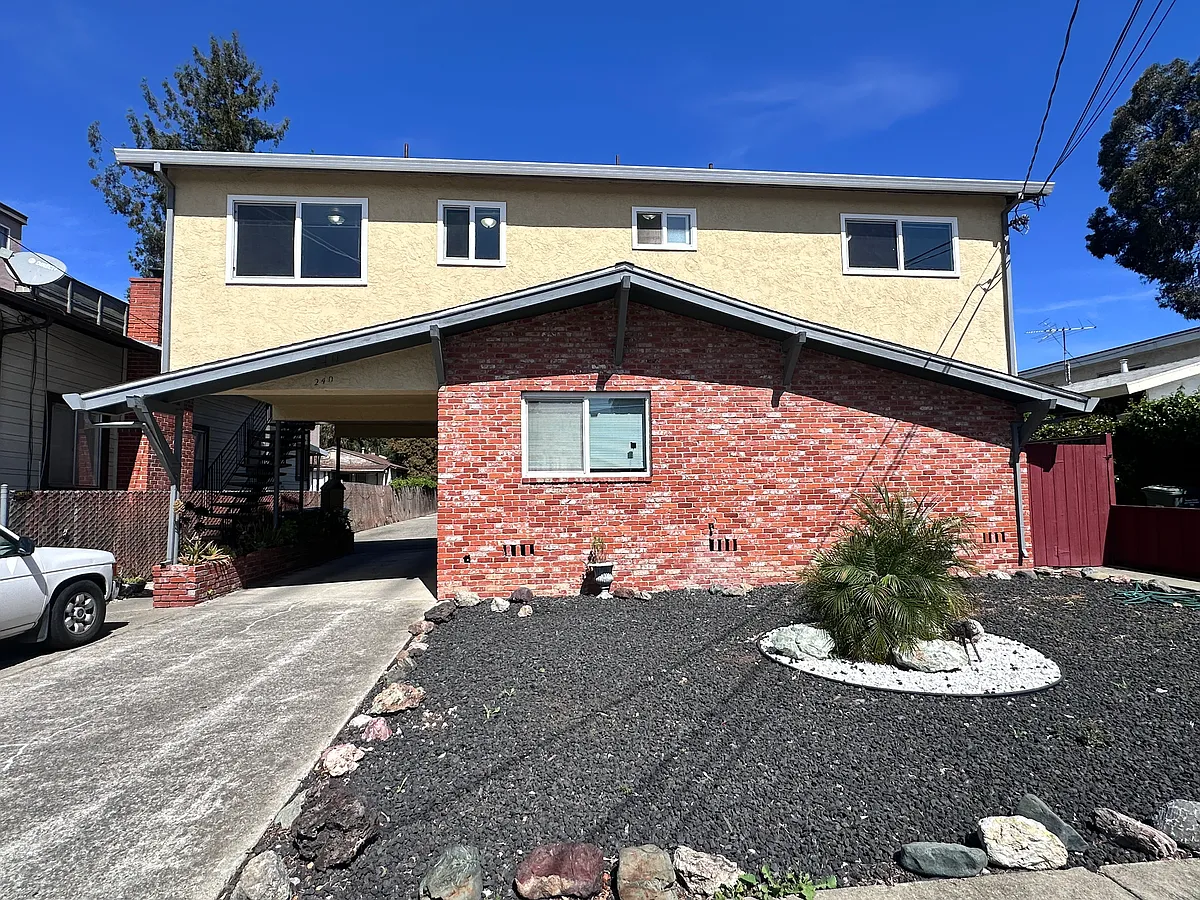 Building Photo - 240 Chumalia St #2