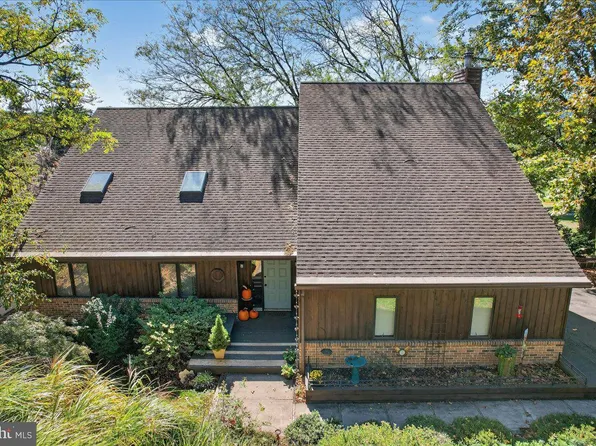 18 Golfview Ln, Reading, PA 19606