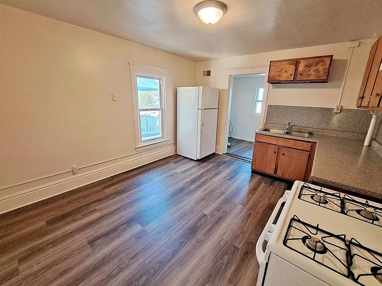 118 S Franklin St — Photo 10