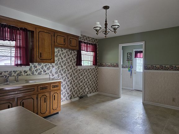 4th image of 709 Inver Ln