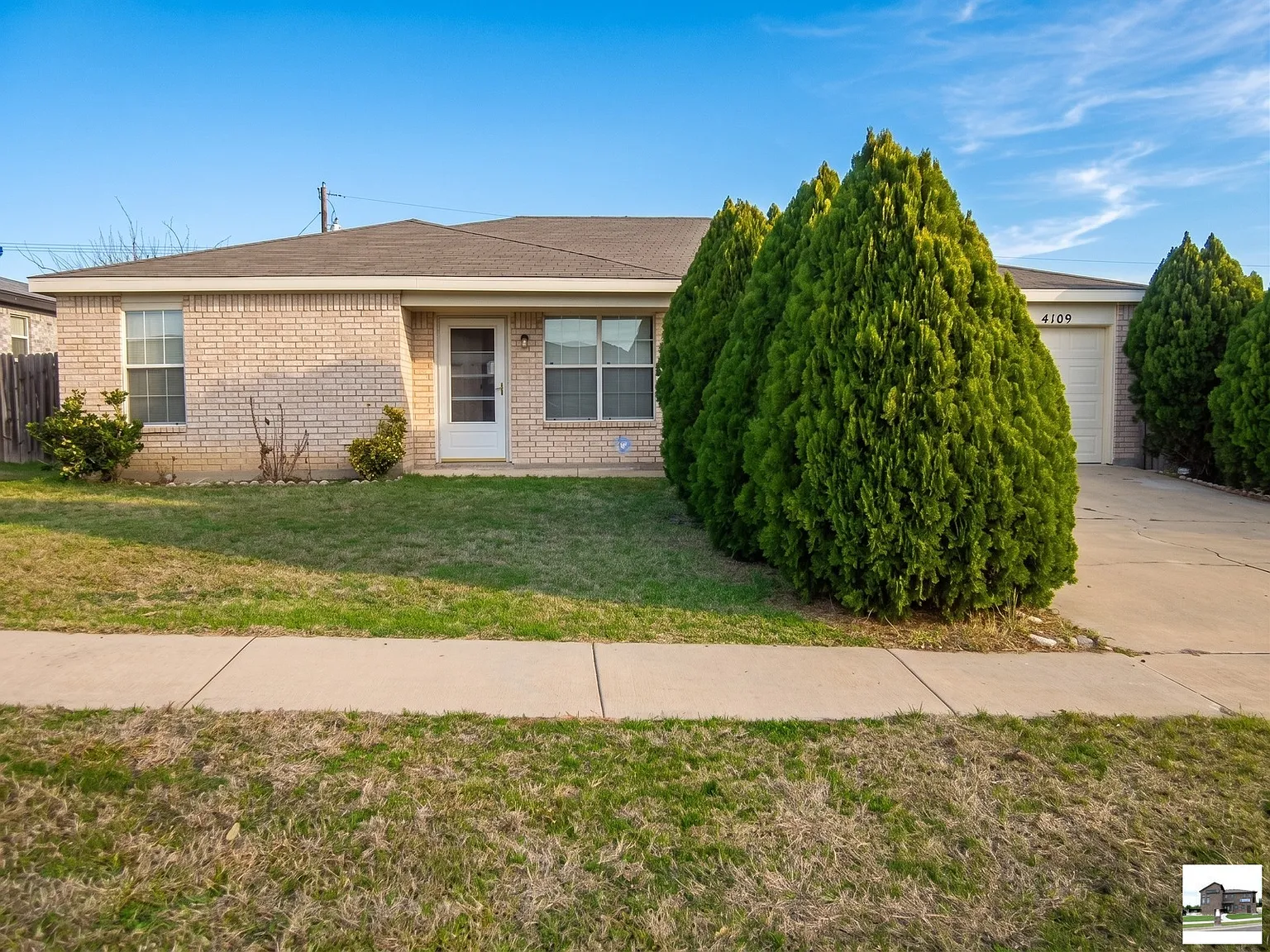 4 bed, 2.0 bath, 1581 sqft, $1,200 — Photo 1