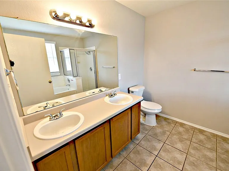 510 Golden Gate Dr — Photo 12