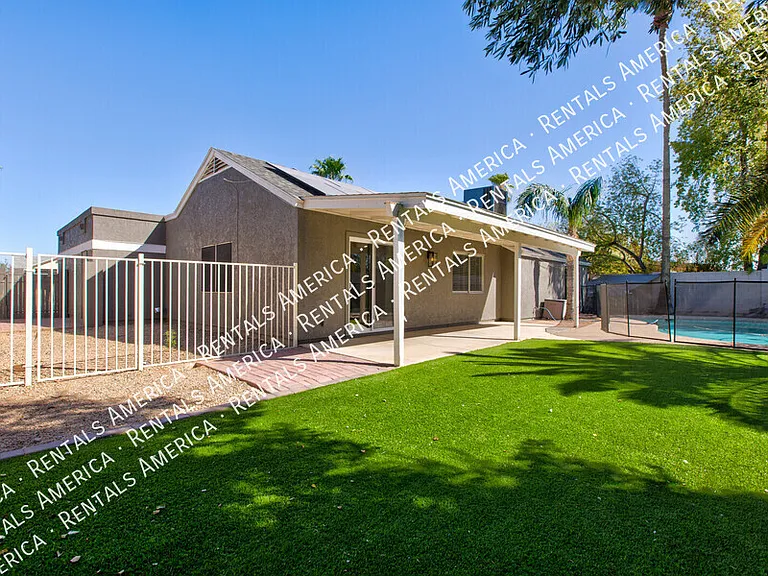 819 W Ross Ave — Photo 29
