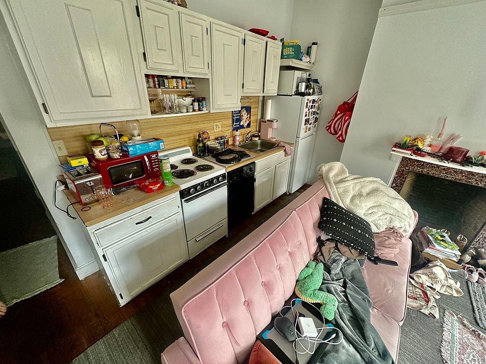 2nd image of 15 Aberdeen St #101