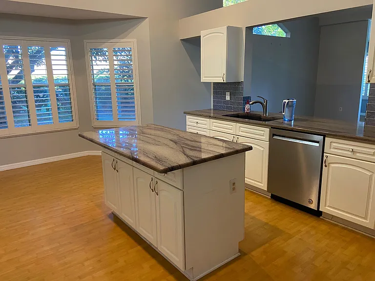 Eat-in kitchen