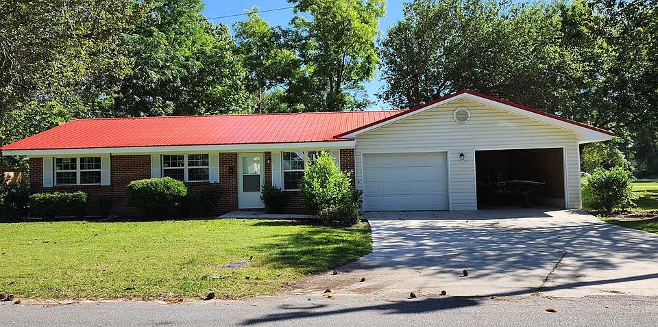 1st image of 209 W Chism Ave