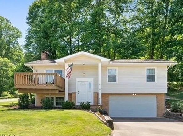 63 W Mohawk Dr, Malvern, OH 44644