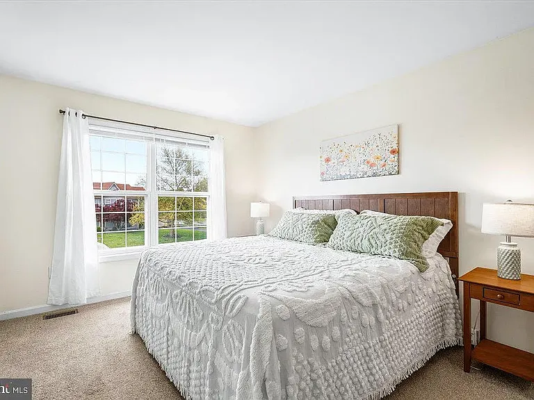 18 Robindale Dr — Photo 10
