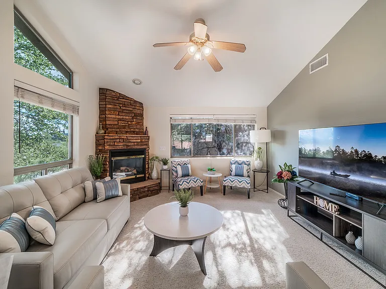 100 N Lookout Point — Photo 4