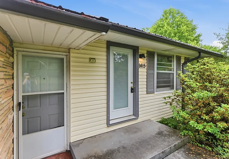 1415 Creekwood Dr — Photo 3