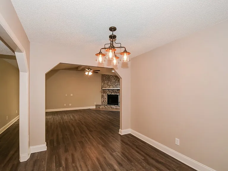 6020 Pine Ave — Photo 6