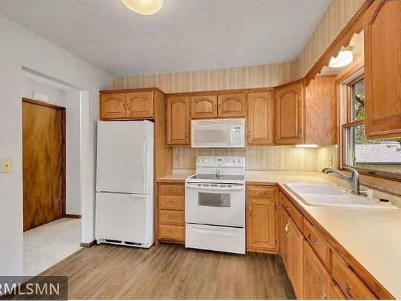 5th image of 823 9th Ave SE