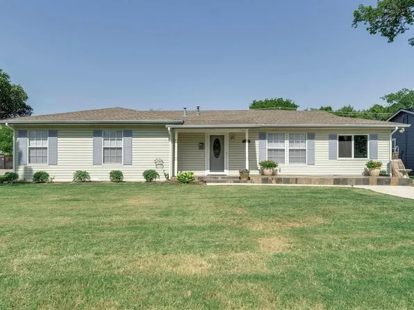 1246 S Pine St, Grapevine, TX 76051