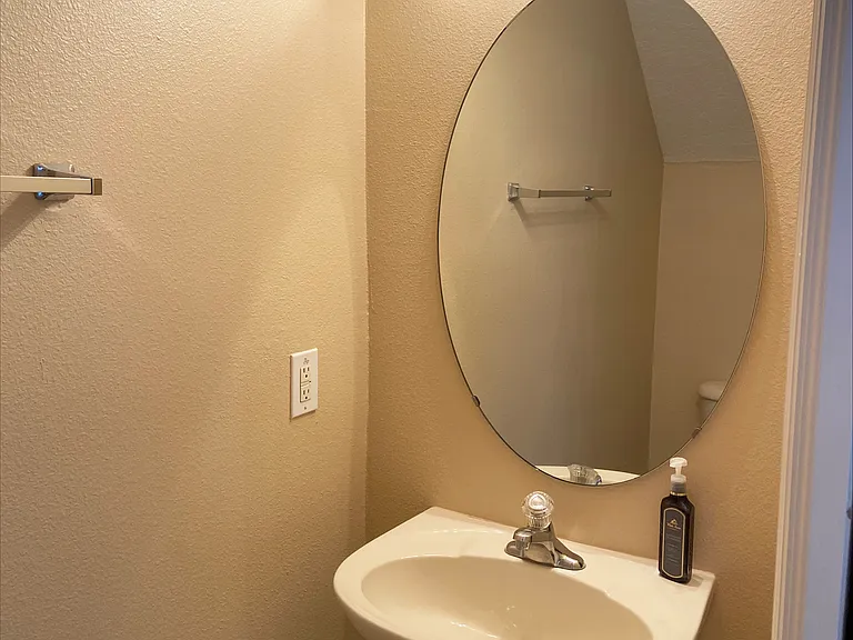 102 Wilton Cir — Photo 5