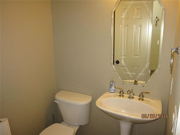 5th image of 530 Arcadia Dr