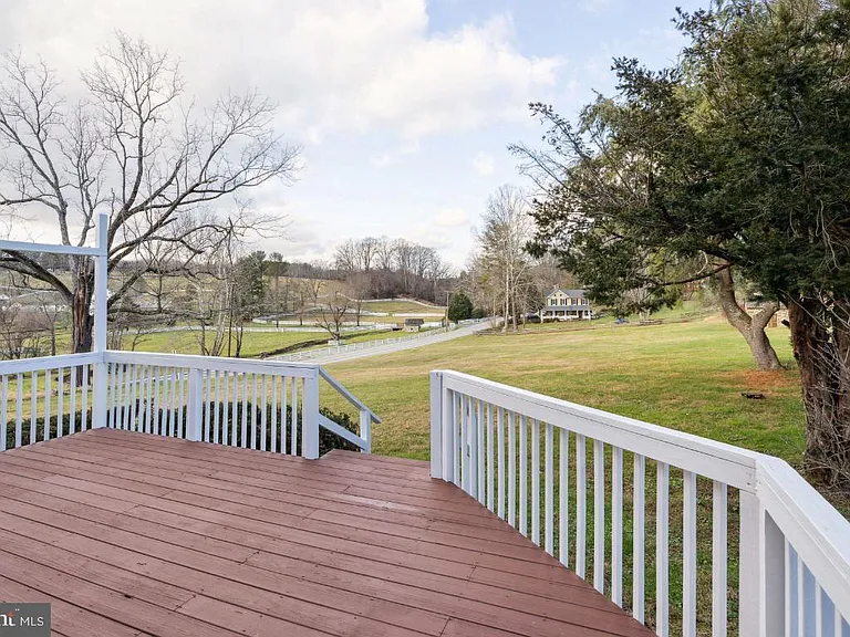15615 Falls Rd — Photo 45