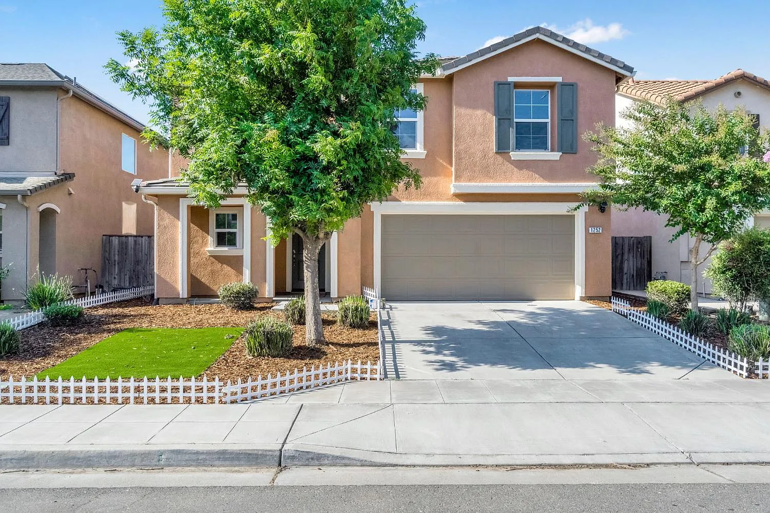 1252 Peach Ct photo 1