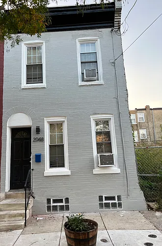 2048 N Darien St Photo 1