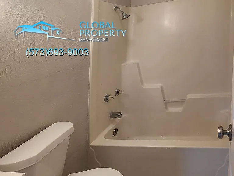 Lakefront Apartments — Photo 46