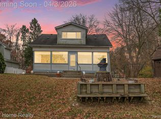 9630 Round Lake Blvd, White Lake, MI 48386