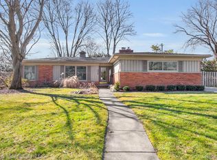 326 S Glengarry Rd, Bloomfield Hills, MI 48301