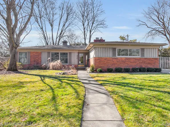326 S Glengarry Rd, Bloomfield Hills, MI 48301