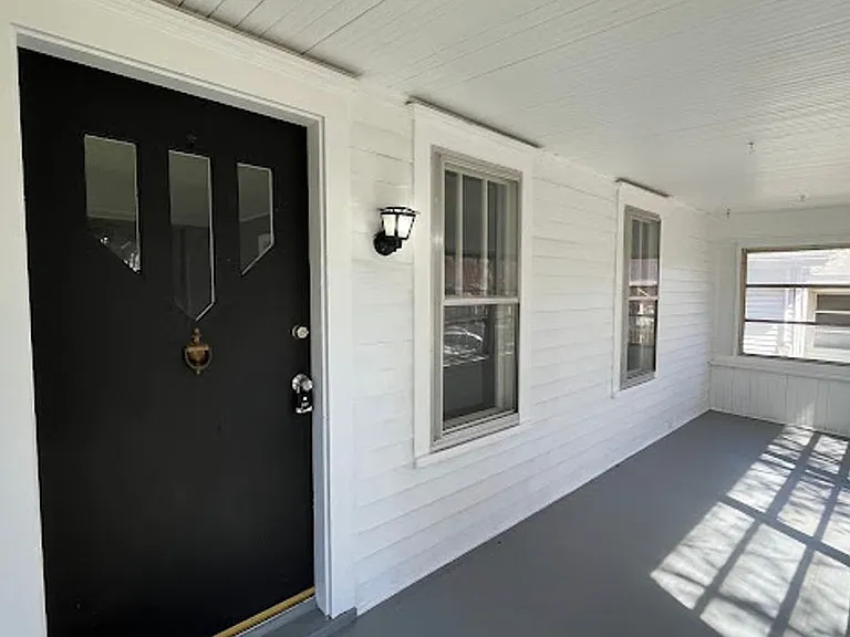 455 Allenford St — Photo 2