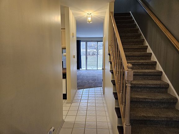 3rd image of 558 Woodcrest Dr