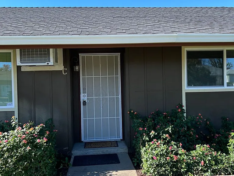 Hutchins 623 S — Photo 2