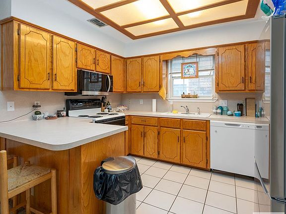 2nd image of 1922 Pheasant Dr