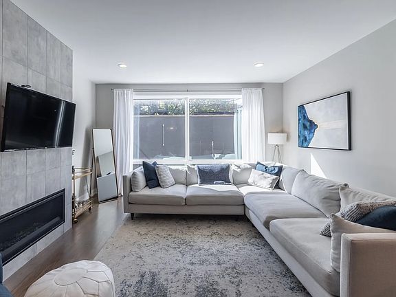 4th image of 2508 N Greenview Ave #1W