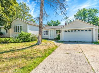 20930 Stahelin Rd, Southfield, MI 48075