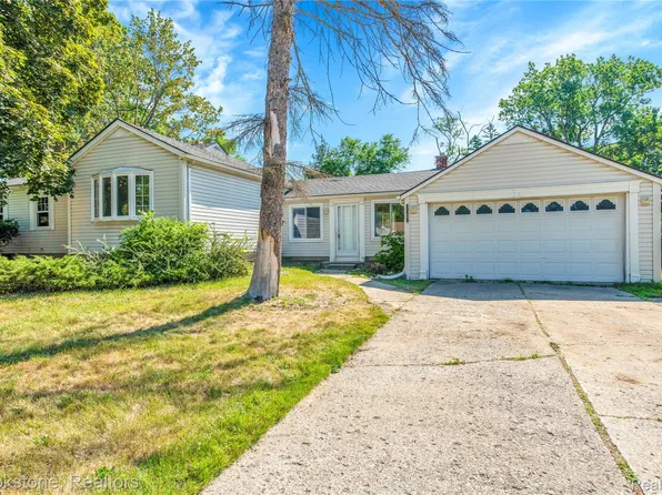 20930 Stahelin Rd, Southfield, MI 48075