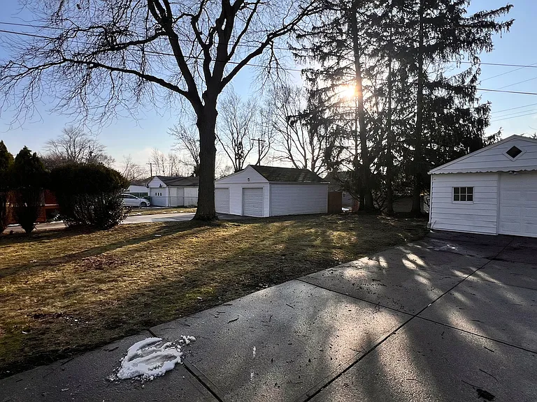5128 Catherine St — Photo 4