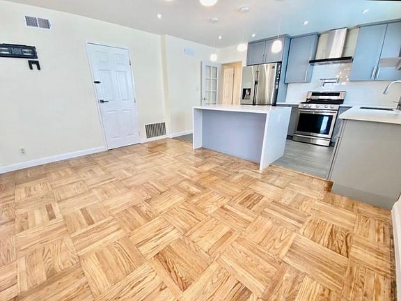 4th image of 228 Mariposa Ave