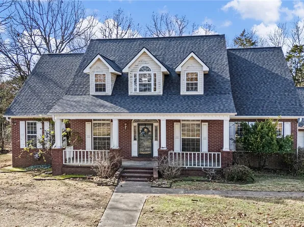 167 Gendreau Ln, Russellville, AR 72802