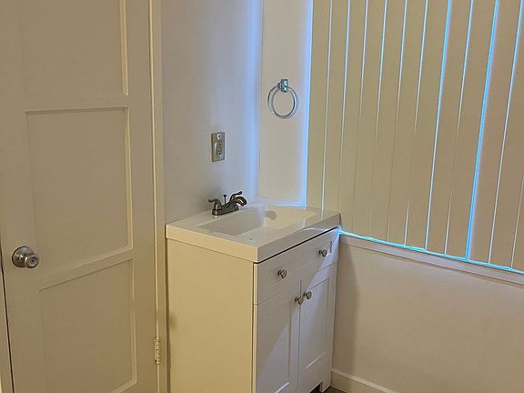 4th image of 1709 Capitol Ave #1B-1Ba-600Sqft