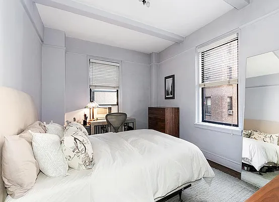 Sold by Warburg | media 11