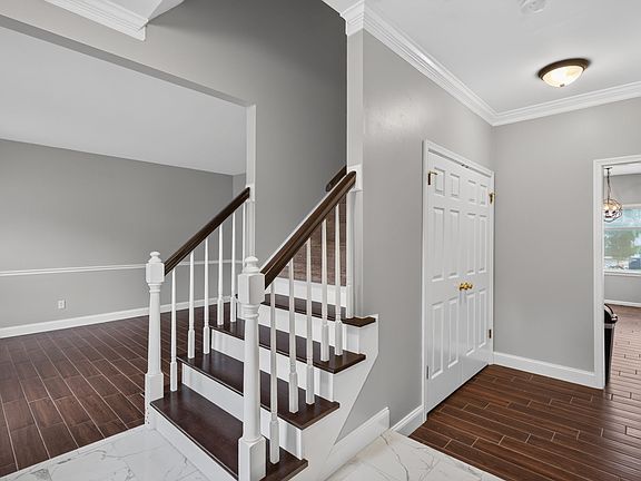 3rd image of 898 Gunston Ct