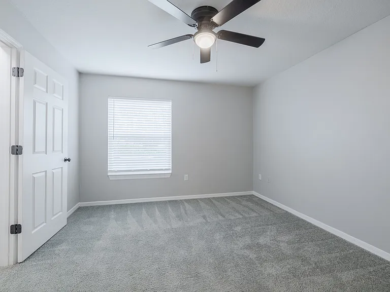 Royal Point Apartments — Photo 20