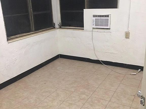 5th image of 2730 50th Ave N APT 3