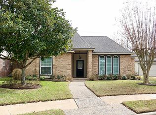 102 Shadow Wood Dr, Sugar Land, TX 77498