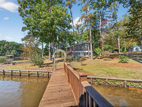 4th image of 120 Edith Ln