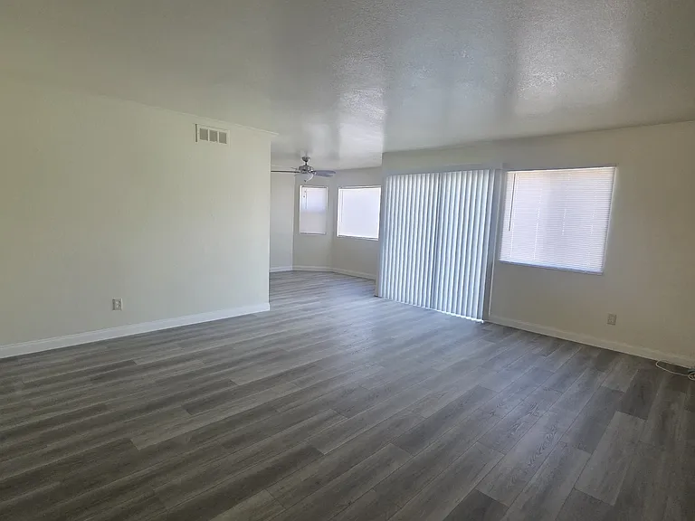 1420 E Date St — Photo 6